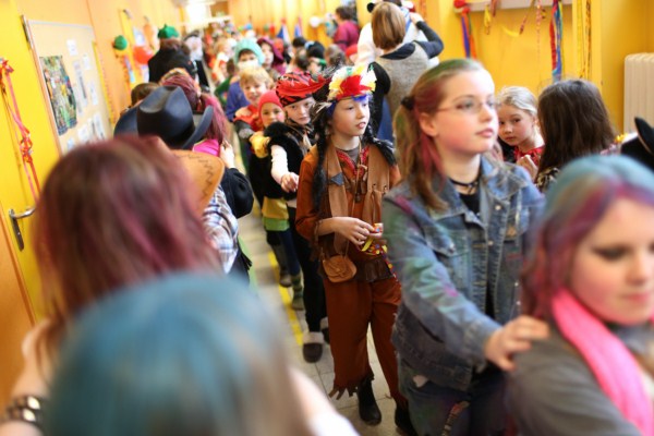 Kinder feiern Karneval